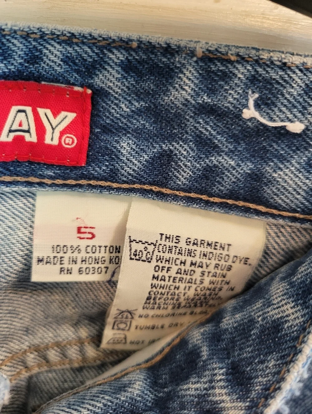 Vintage 90s Y2K UNIONBAY Flower Embroidery Mid Rise Straight Leg Cropped Jeans